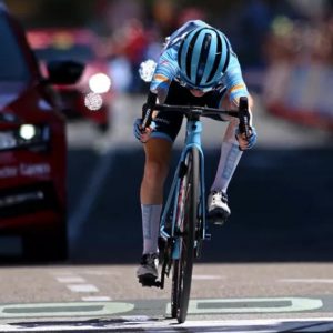 Gaia Realini gana la etapa de la Vuelta Femenina después de que una foto ‘ocupada’ termine con el caos