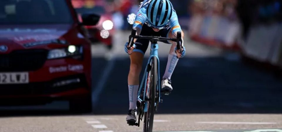 Gaia Realini gana la etapa de la Vuelta Femenina después de que una foto ‘ocupada’ termine con el caos