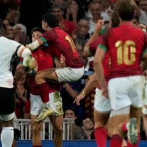 Portugal gana su primer título histórico en la Copa del Mundo, pero Fiji aún avanza por poco