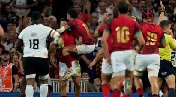 Portugal gana su primer título histórico en la Copa del Mundo, pero Fiji aún avanza por poco