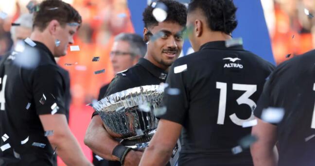 La estrella emergente de los All Blacks regresará después de que el sueño de la Copa Mundial de Rugby se arruinara por una lesión «horrenda»